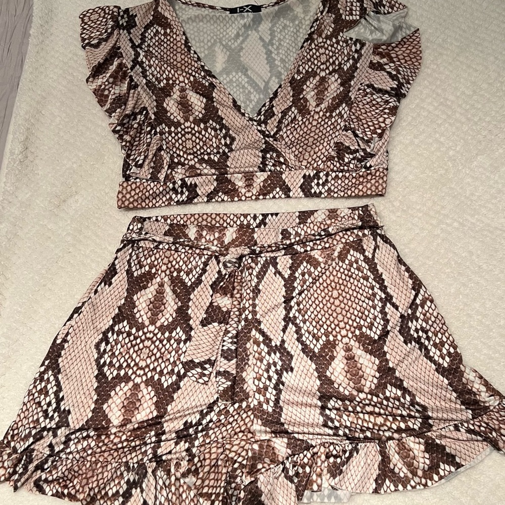 2 piece shorts set - snake print 🐍